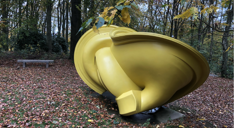 Skulptur im Wald
